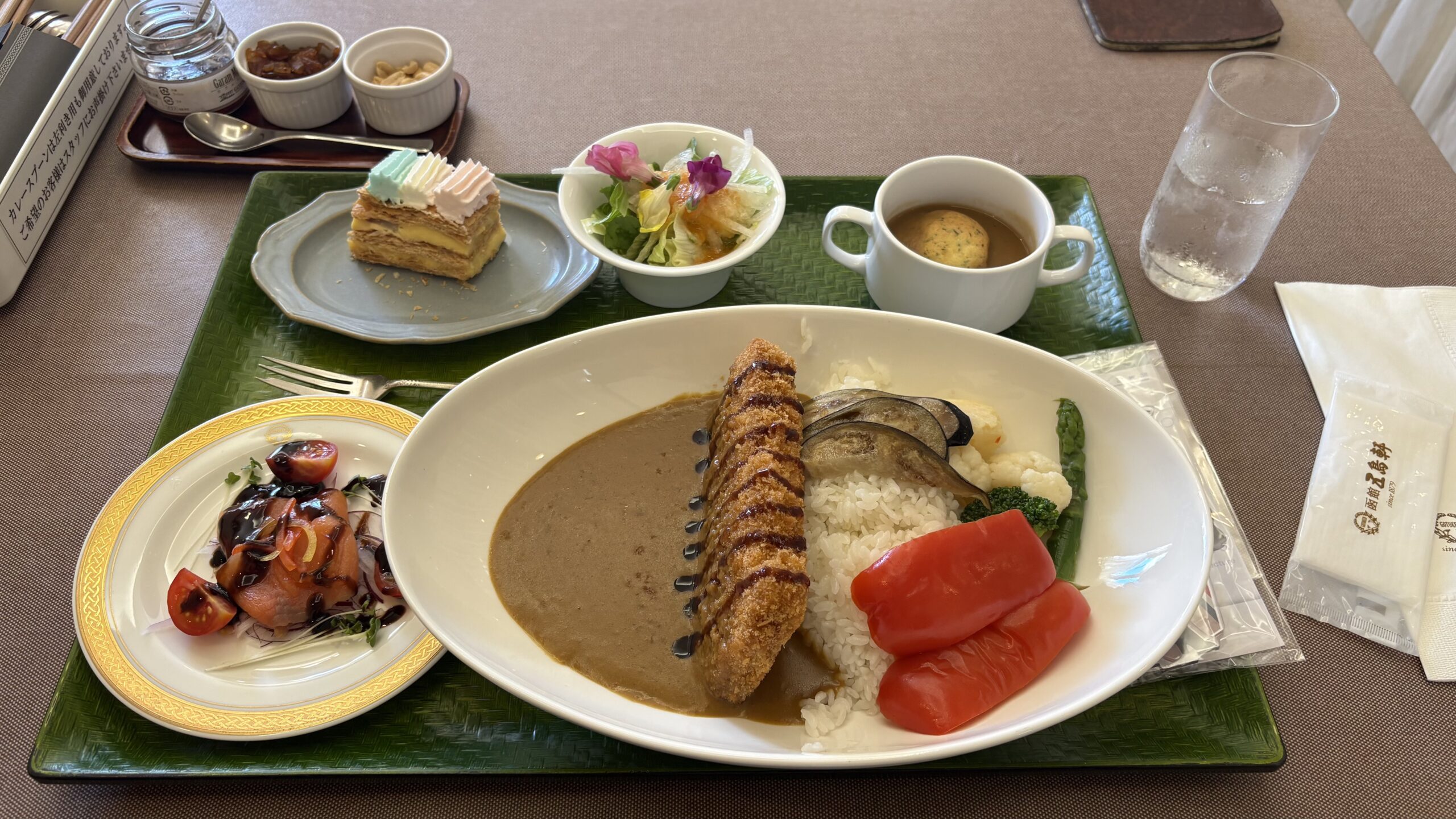 《八月无雪：记北海道终行》